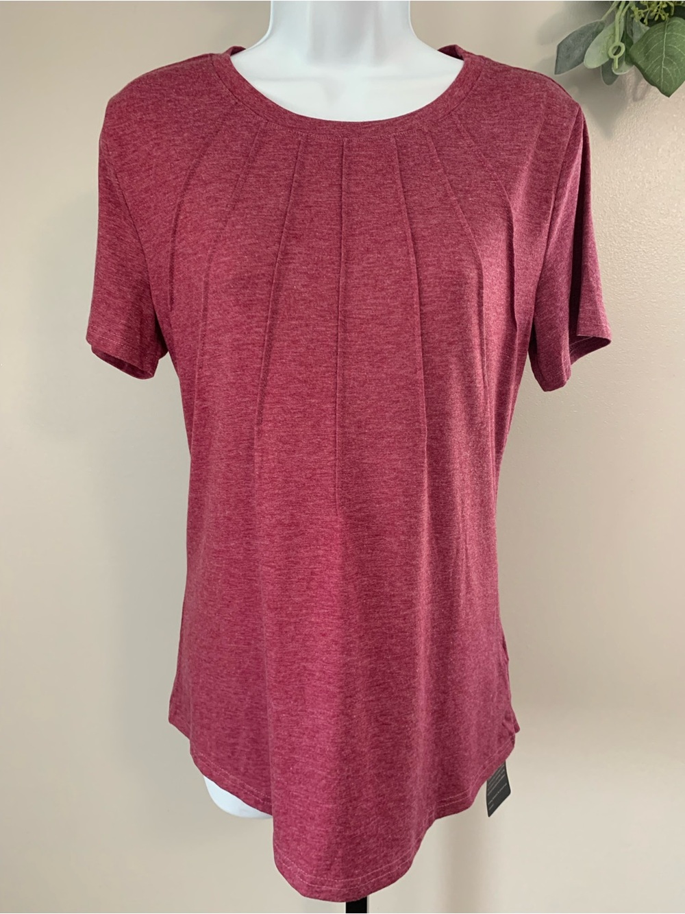 NWT Kistore  Short Sleeve Front Pleated Detail Crewneck Top -